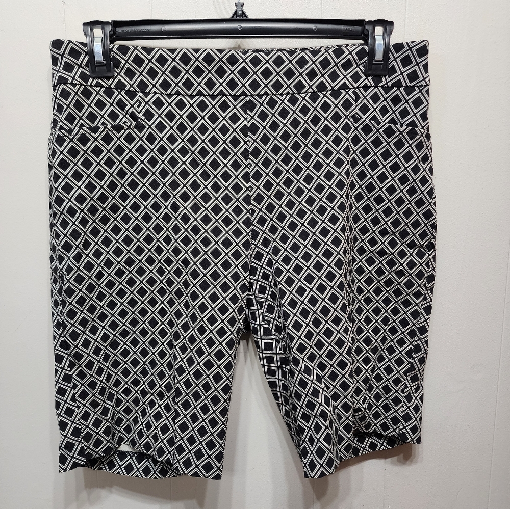 George Shorts 1X Size 16 Black White Pull On‎ Comfortable Elastic Waist B910